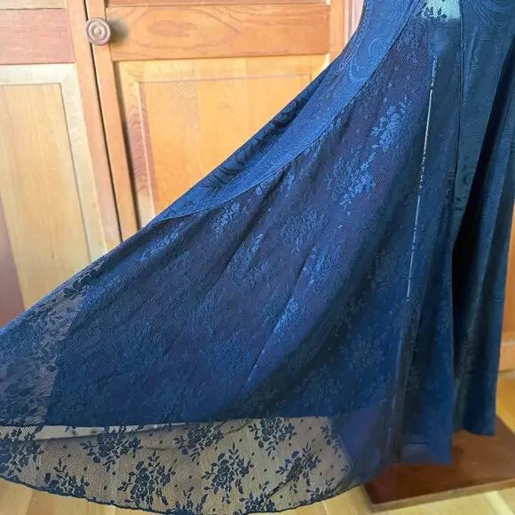 Devil Fashion Gothic Victorian 1930s 'Birds of a Feather' Lace Maxi Gown Dress - Picture 8 of 16